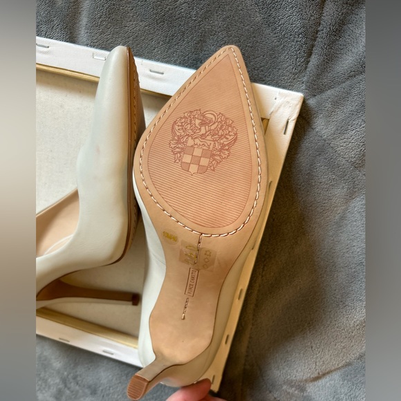 Vince Camuto size 10 leather cream heels. 4 inch heel. - Picture 5 of 5
